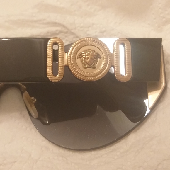 VERSACE MEDUSA SUNGLASSES 😎 - Picture 10 of 12